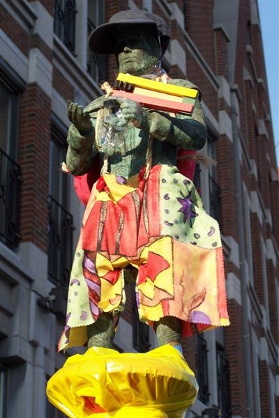 100_3619.jpg - Statue costumée 1