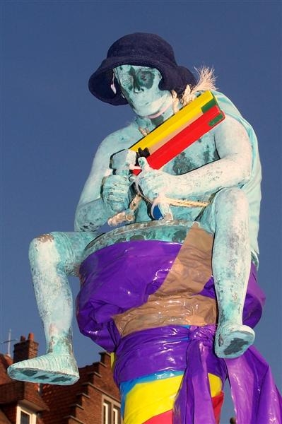 100_3621.jpg - Statue costumée 2