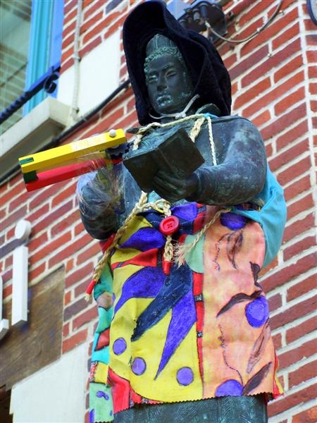 100_3627.jpg - Statue costumée 3