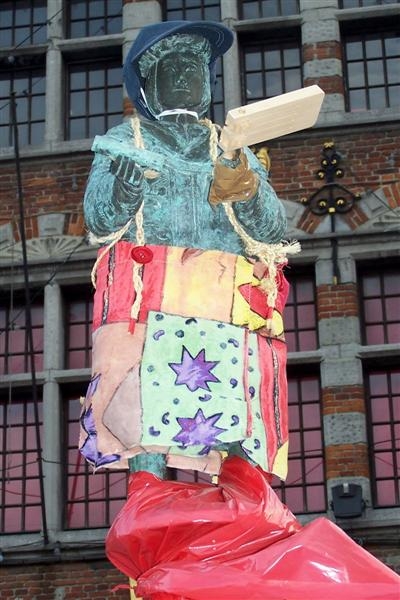 100_3637.jpg - Statue costumée 4